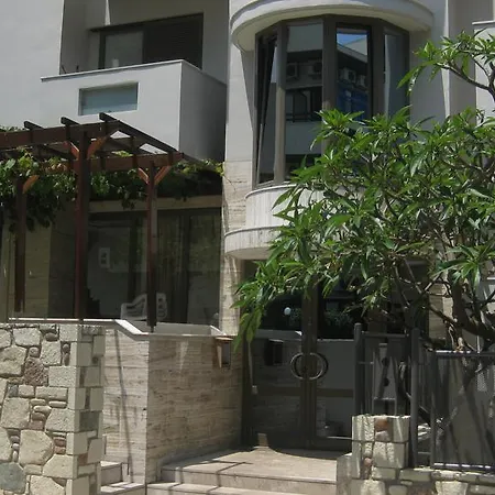 Captain Yiannis Studios & Aparthotel *
