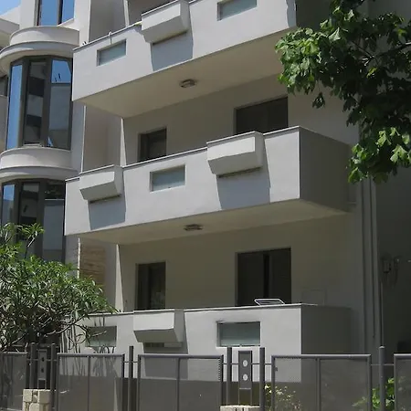 Captain Yiannis Studios & Aparthotel