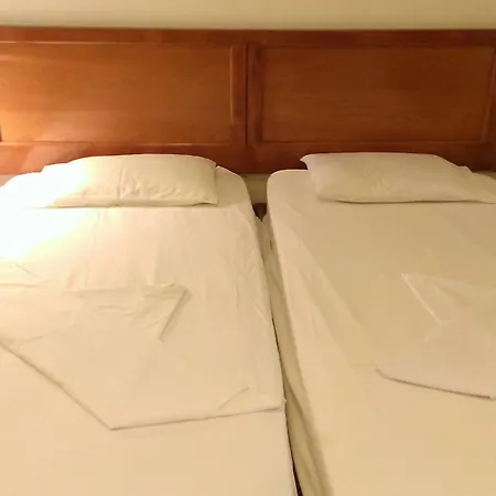 Captain Yiannis & 3*