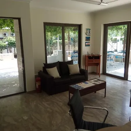 Apartahotel Captain Yiannis &