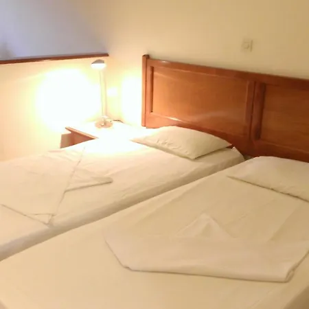 Lägenhetshotell Captain Yiannis Studios &