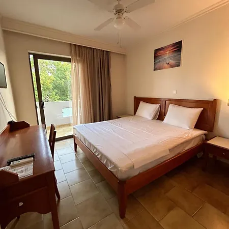 Captain Yiannis Studios & Lägenhetshotell 3*